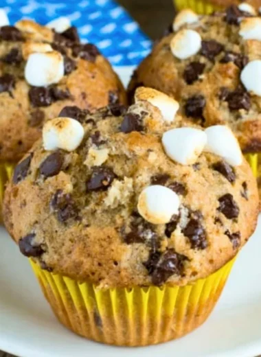 Delicious Banana S'mores Muffins with chocolate and marshmallows
