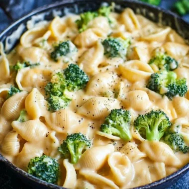 Creamy broccoli mac and cheese dish with cheesy sauce and fresh broccoli
