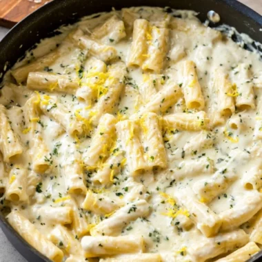Delicious Lemon Garlic Cream Sauce in a bowl