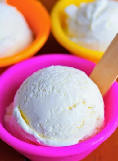 Homemade frozen yogurt recipes featuring Greek yogurt and delicious toppings