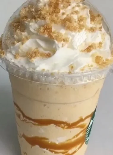 Starbucks Grande Caramel Ribbon Crunch Cream featured by @foodies247 on TikTok