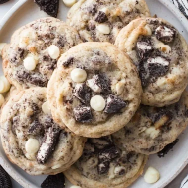 Delicious Cookies and Cream Cookies ready to be served