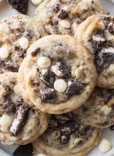 Delicious Cookies and Cream Cookies ready to be served