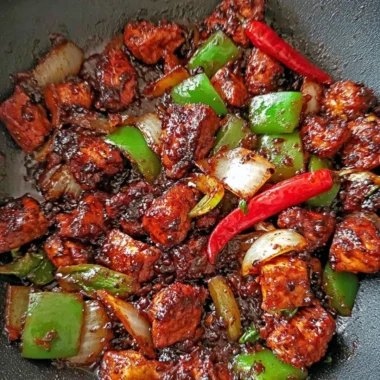 Delicious plate of easy black pepper chicken garnished with vegetables
